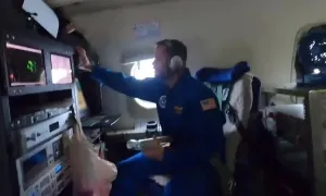 Chuyến bay xuyên tâm bão Milton